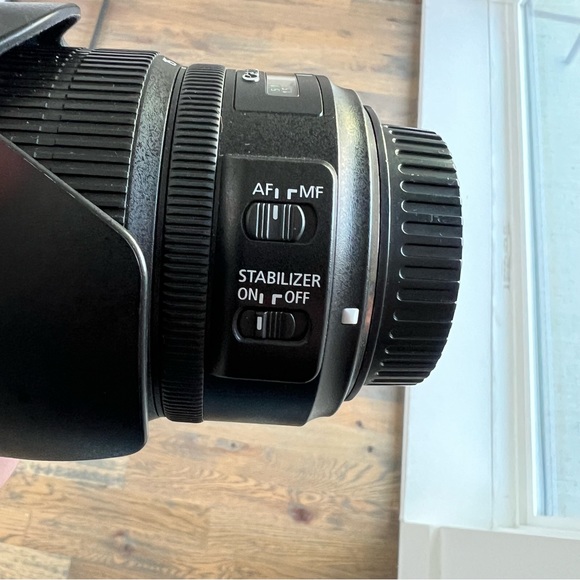 Canon EF-S 15-85mm f/3.5-5.6 IS USM Lens - Picture 5 of 8